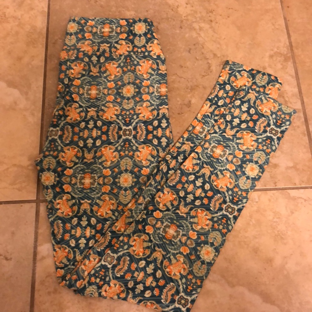 Lula Roe buttery soft leggings